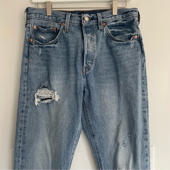 Levi's Women's Blue Distressed Jeans - Picture 2 of 16